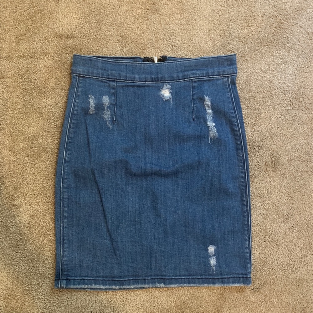 NWOT! Bebe stressed Jean Skirt